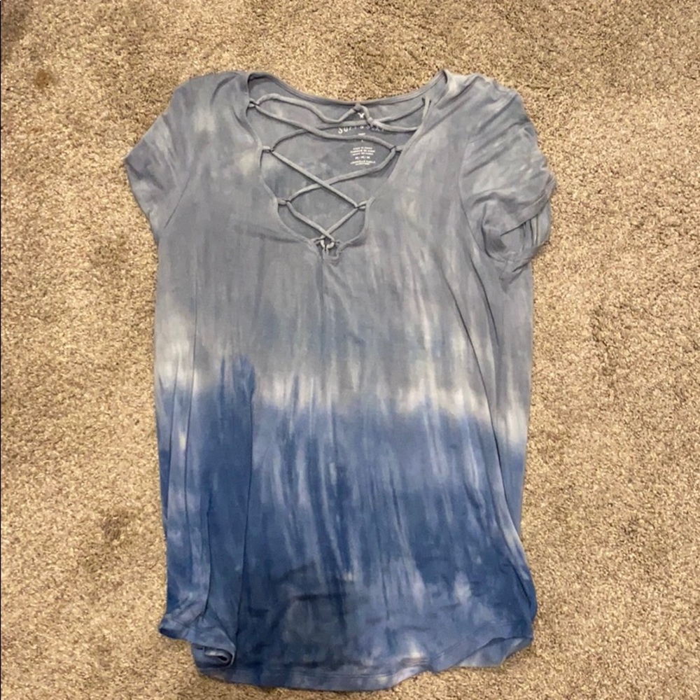 Selling a American eagle shirt medium